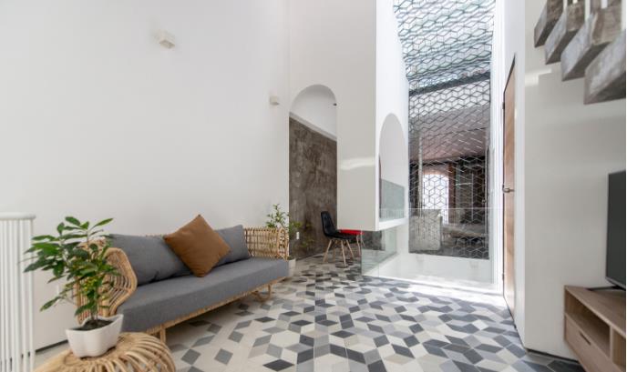 Tầng 3 là khu vực tiếp khách và phòng ngủ lớn.