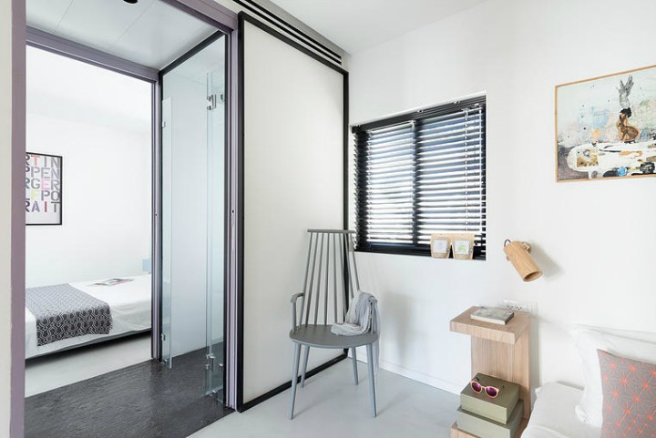  Bởi mang tính chất nghỉ ngơi buộc phải phòng ngủ không cất quá đa dạng màu sắc như dung tích phòng khách và bếp. 