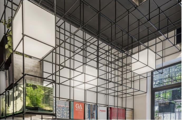 Cận cảnh những khung thép được hàn gắn lại với nhau theo ý tưởng thiết kế độc lạ này.