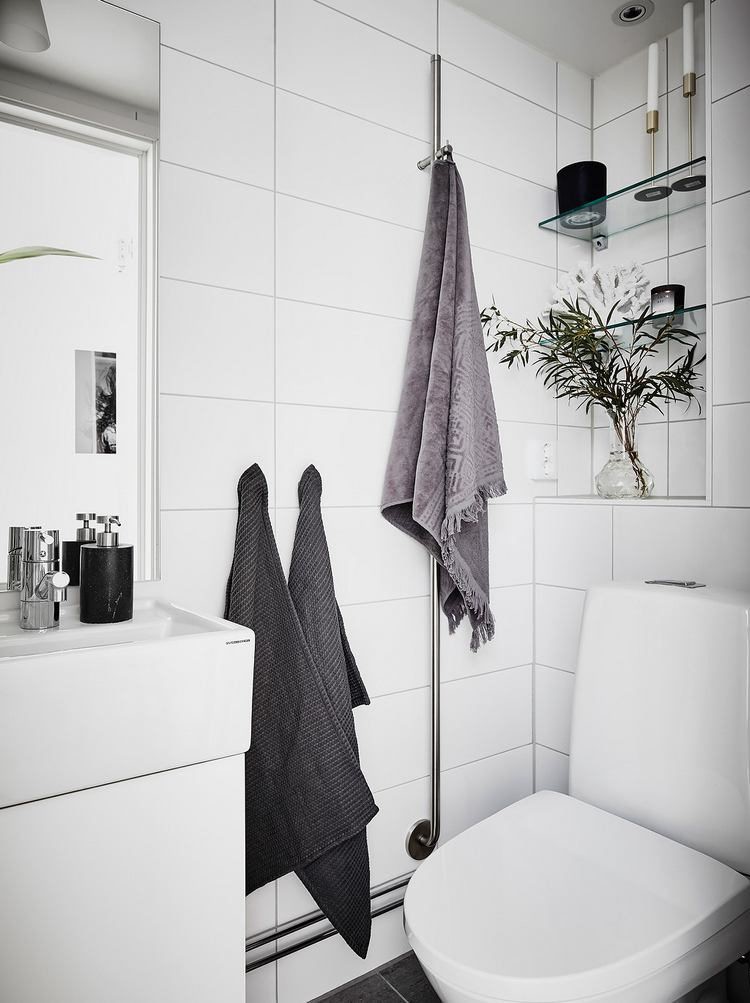  Nhà vệ sinh được thiết kế nhỏ nhắn nhưng ngăn nắp và tiện nghi.    