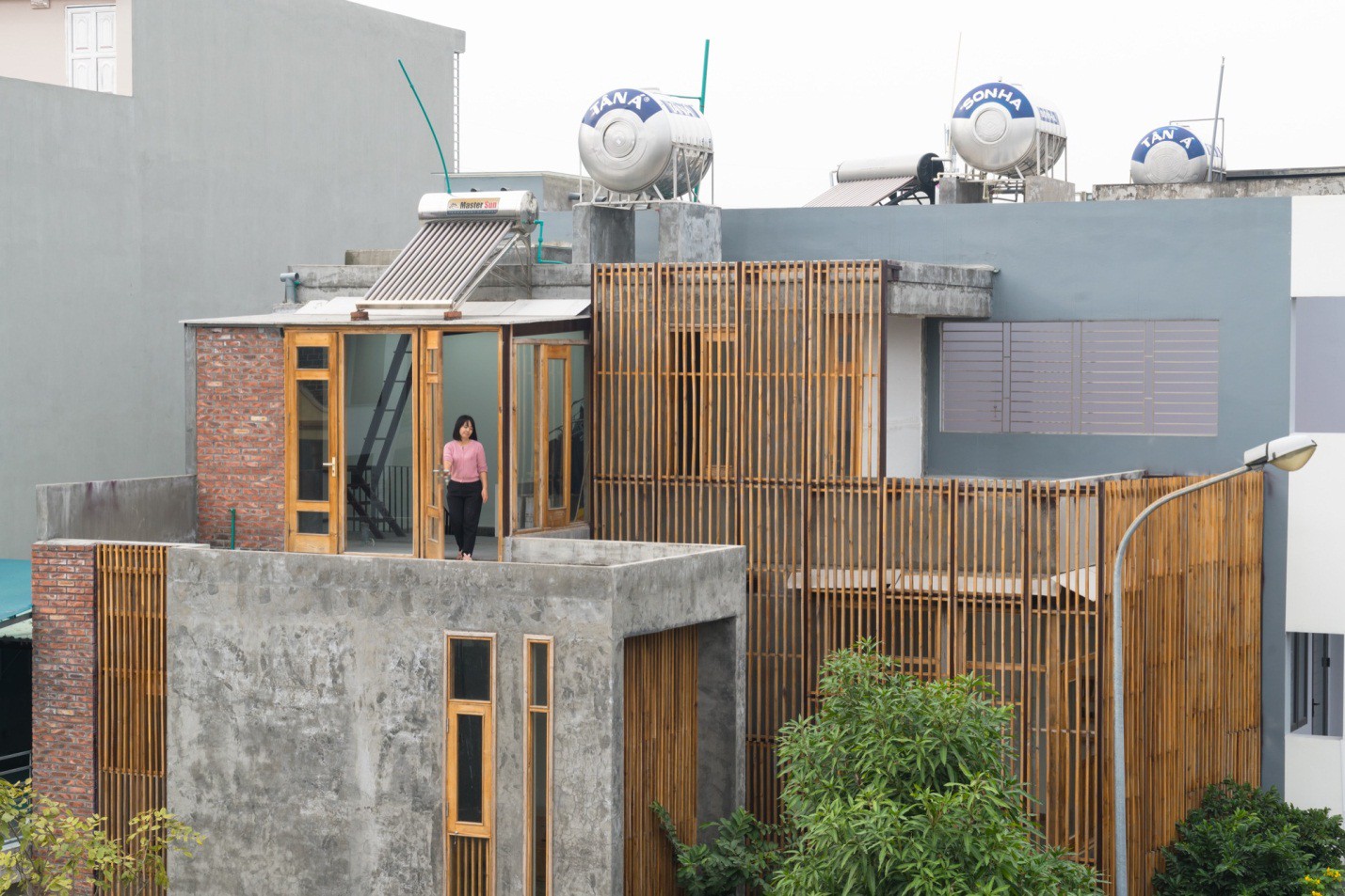 Một khoảng sân thượng lý tưởng thư giãn và ngắm nhìn thành phố từ trên cao.