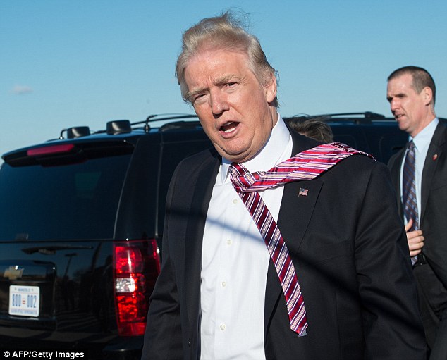 Đây là một lần ông Donald Trump không sử dụng băng dính.
