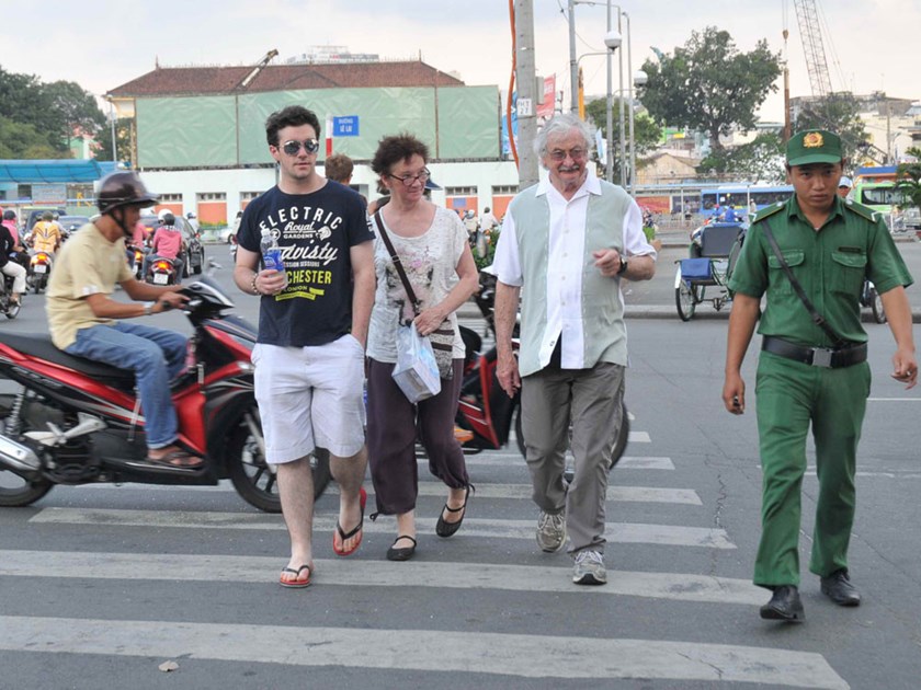 Khách nước ngoài đến du lịch và công tác tại Việt Nam ngày càng đông