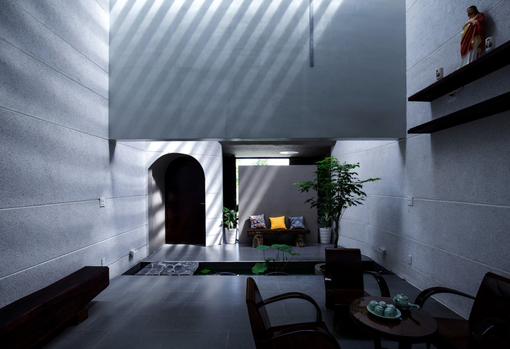 Do chỉ có một tầng, rất nhiều điểm trong nhà đón được ánh sáng tự nhiên.