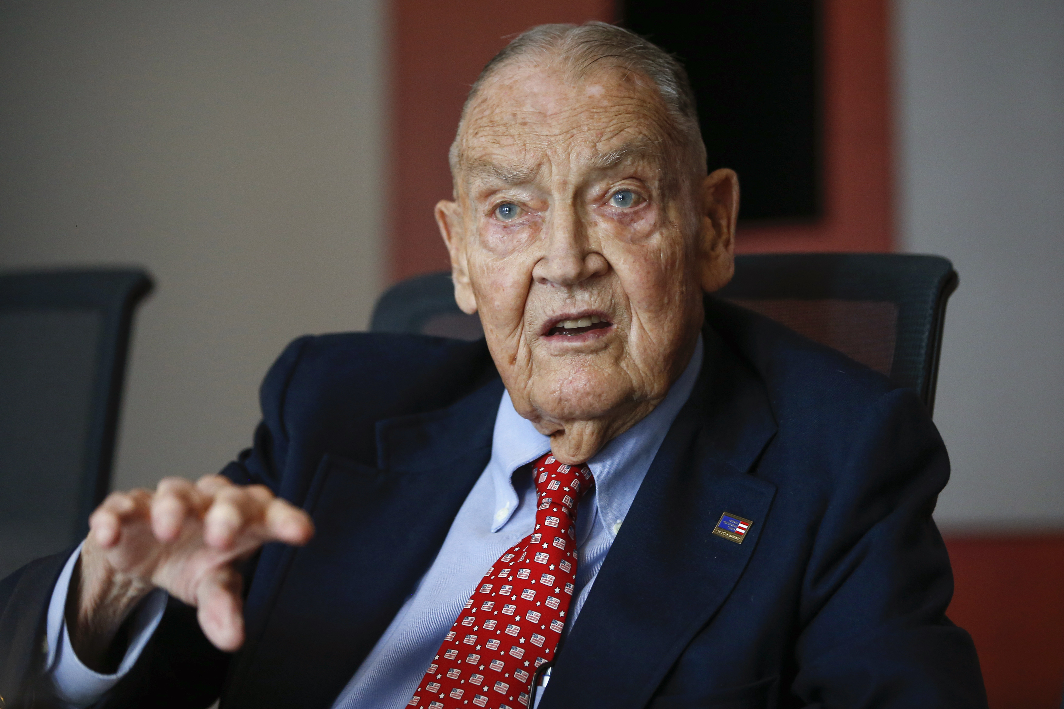 Jack Bogle - nhà sáng lập đại tài của công ty quản lý tiền lớn thứ 2 thế giới