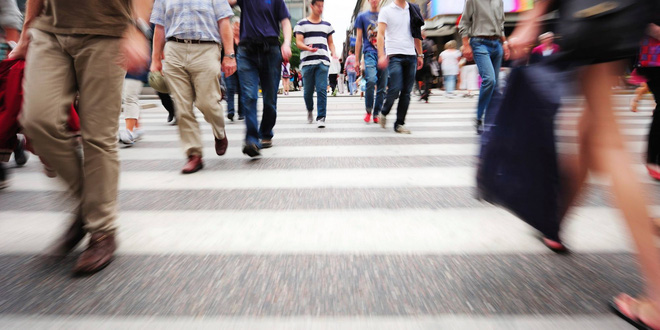 Phố đi bộ là một cách khuyến khích người dân vận động tiết kiệm chi phí