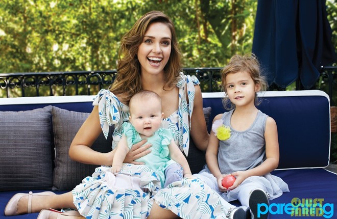 Ý tưởng thành lập một nhãn hiệu riêng của Jessica bắt nguồn từ chính nhu cầu cá nhân. Là bà mẹ hai con, Jessica cảm thấy e ngại với lượng độc chất mà các con phải tiếp xúc hàng ngày. Do đó, cô luôn mong muốn có được những sản phẩm không độc hại, an toàn hơn với thiết kế, mẫu mã đẹp và giá cả phải chăng. Ảnh: Just Jared.