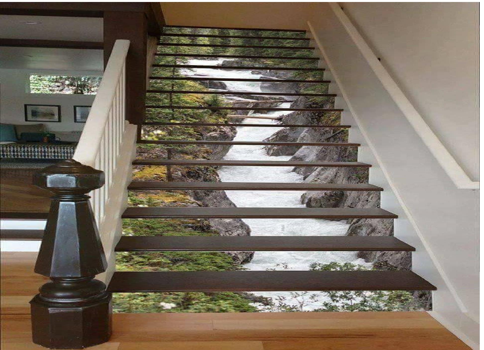 Những bậc lên xuống nối giữa các không gian sẽ trở nên sinh động và cuốn hút hơn với bức trang dòng suốt tuyệt đẹp này.