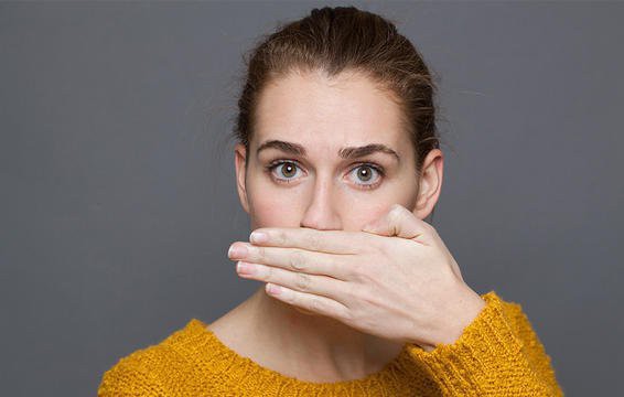 
Hơi thở có mùi là hiện tượng thường gặp khi áp dụng chế độ dinh dưỡng rất ít carb (ketogenic).
