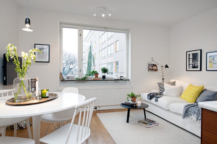  Những yếu tố không thể thiếu trong một ngôi nhà Scandinavia chính là chất liệu gỗ và ánh sáng thiên nhiên. Chính vì vậy dù diện tích rất nhỏ nhưng nhờ cửa sổ lớn và nội thất trắng khiến không gian trở nên rộng thoáng vô cùng. 