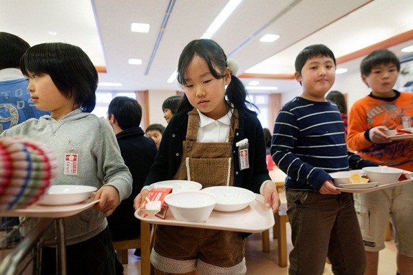 Những đứa trẻ Nhật được dạy về tính tự giác, kỷ luật, trách nhiệm và trung thực ngay từ khi bắt đầu ý thức được mọi việc.