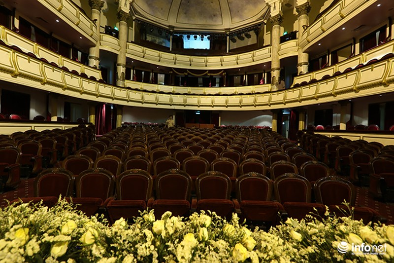 Bắt đầu được khởi công xây dựng từ năm 1901, sau 10 năm, Nhà hát Lớn Hà Nội chính thức đi vào hoạt động. Từ đó đến nay, Nhà hát Lớn đã qua một lần trùng tu vào năm 1995 và hoàn thành vào năm 1997.