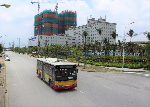 
Tứ Hiệp Plaza nằm trong khu đô thị Hồng Hà Eco city, đối diện Công viên Yên Sở gần các khu tiện ích như trường học, bệnh viện, trung tâm thương mai, nhà văn hóa, công viên, khu vui chơi…
