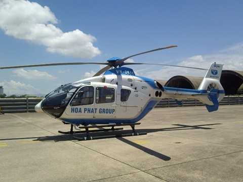 Chiếc máy bay trực thăng đầu tiên mà ông Long sở hữu thuộc mẫu EC 135P2i đã được đưa về Việt Nam với giá mua ban đầu lúc đó vào khoảng 3 triệu USD, cộng các loại thuế và chi phí phát sinh, chi phí mua lên gần 5 triệu đôla Mỹ (tương đương 96 tỷ đồng).