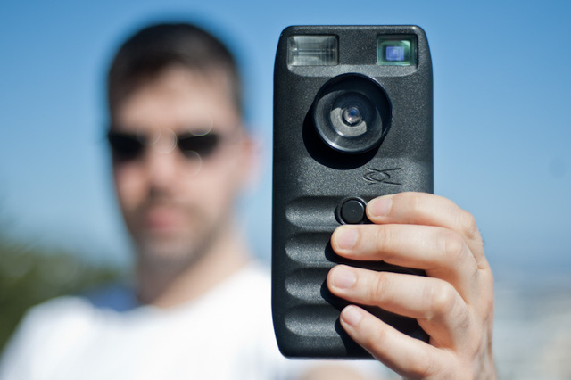 Dycam Model 1, chiếc máy ảnh kĩ thuật số đầu tiên được bán ra tại Mỹ vào năm 1990.