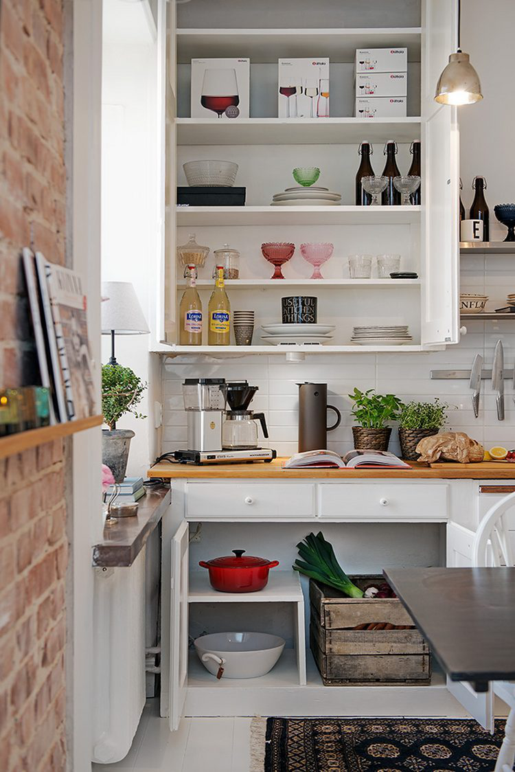 Nơi đây còn được trang trí vô cùng đẹp mắt với cây xanh và bức tường thô tạo cảm giác thân thiện, gần gũi.