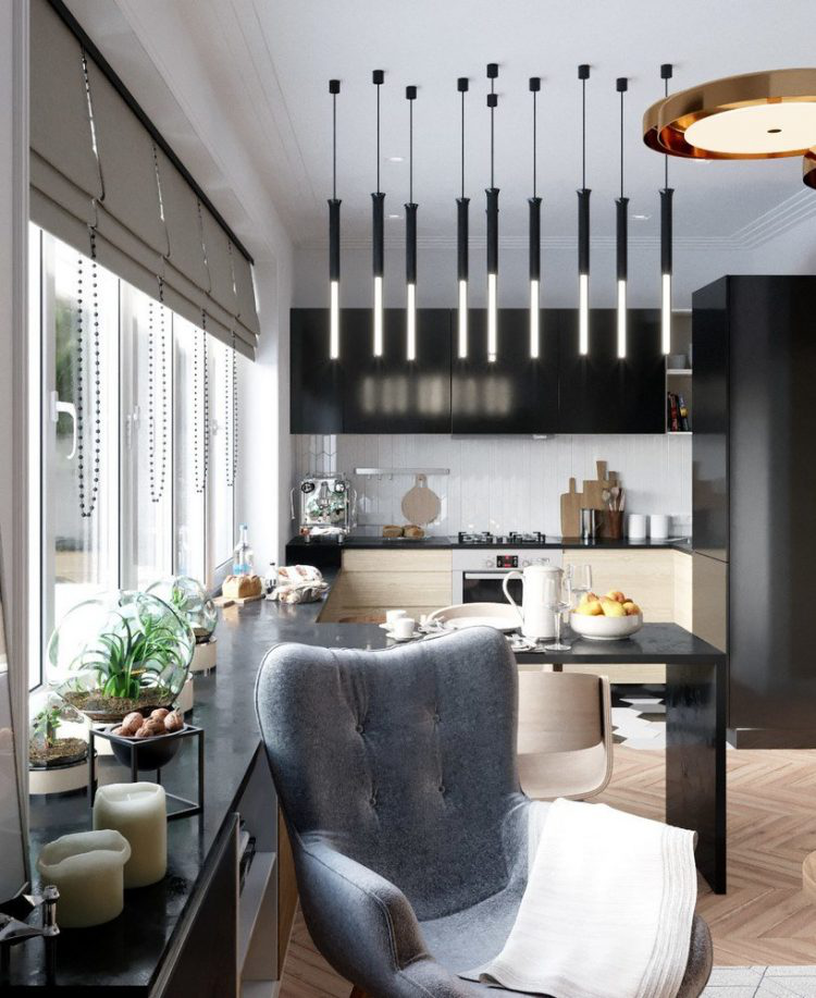 Góc tiếp khách đơn giản với chiếc ghế bành và bàn trà nhỏ đặt cạnh cửa sổ.