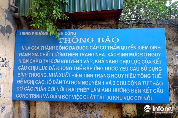 
Bảng thông báo đã được treo lên tại 2 cửa ra vào của đơn nguyên 1 và 2 khu nhà G6A từ đầu năm 2017.
