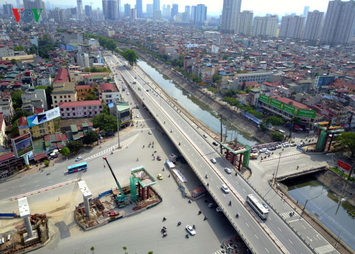 hời gian qua người dân sinh sống dọc đường Kim Mã liên tục gửi đơn thư phản ánh thiết kế ga ngầm S9 có hệ thống thông gió (phía nam nhà ga) xây dựng vào giữa khu dân cư, phải thu hồi nhà ở của nhiều hộ dân. Điều này khiến khoảng cách từ hệ thống thông gió đến nhà dân chỉ từ 0m đến không quá 2m.