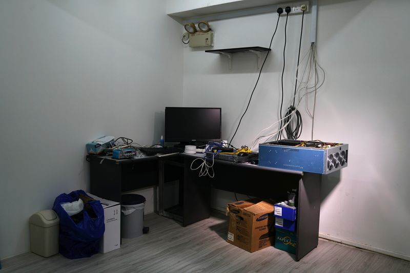 Không cần tìm đâu xa, trung tâm thương mại điện tử lớn nhất Singapore cũng đang bán máy đào bitcoin, ethereum - Ảnh 1. Không cần tìm đâu xa, trung tâm thương mại điện tử lớn nhất Singapore cũng đang bán máy đào bitcoin, ethereum - Ảnh 1.