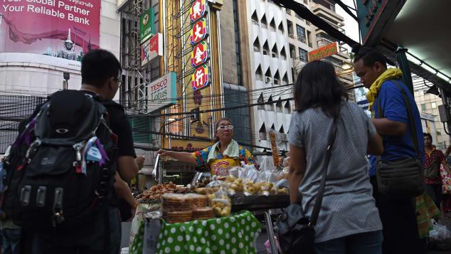 CNN vinh danh 23 khu ẩm thực đường phố đặc sắc nhất thế giới, Việt Nam tự hào có đại diện trong danh sách này - Ảnh 1.