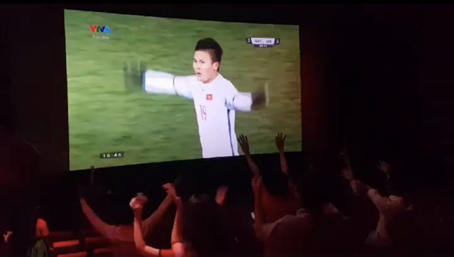  Những nơi có màn hình lớn xem trận chung kết lịch sử của U23 Việt Nam ở Sài Gòn - Ảnh 4.