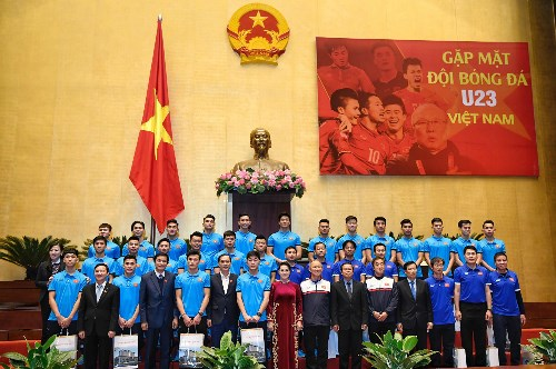 Lễ đón đội tuyển U23 ngày trở về: Bài học hãy mở lòng buông rơi những hạt sạn để lọc lại những khoảnh khắc đẹp nhất - Ảnh 1.