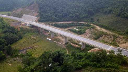 Chính thức thông xe cao tốc Hòa Lạc – Hòa Bình và cầu Văn Lang - Ảnh 1. Chính thức thông xe cao tốc Hòa Lạc – Hòa Bình và cầu Văn Lang - Ảnh 1.