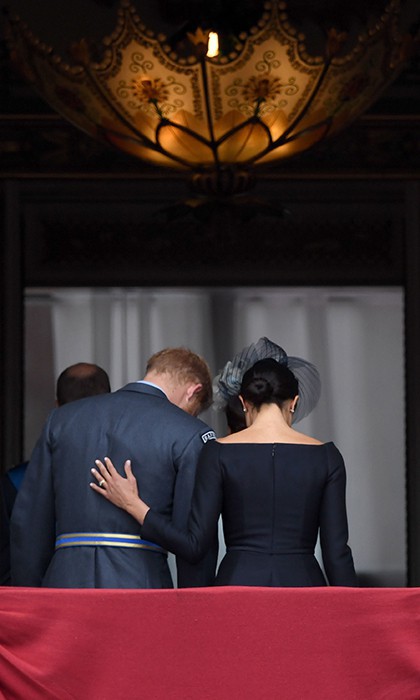 Khoảnh khắc ngọt ngào của 4 cặp đôi nổi tiếng nhất hoàng gia Anh: Hiếm khi thể hiện nhưng vẫn làm công chúng ghen tị - Ảnh 42.