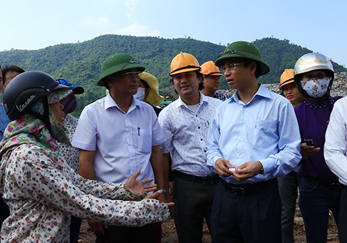  Người dân Khánh Sơn mời lãnh đạo Đà Nẵng trải nghiệm 1 ngày sống bên bãi rác - Ảnh 1.