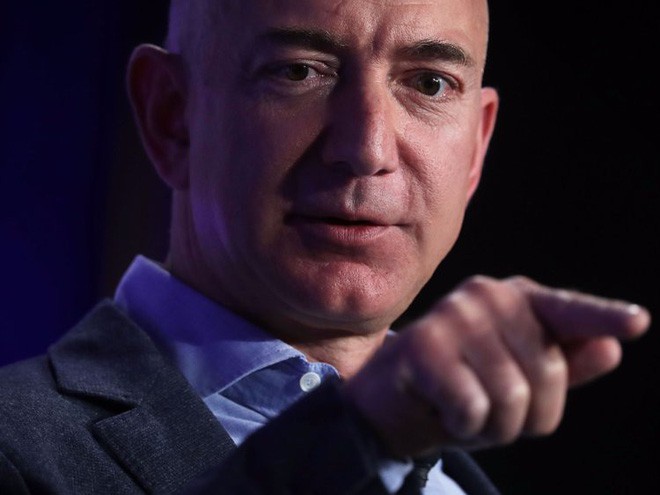Theo người giàu nhất thế giới Jeff Bezos, chỉ cần hỏi 1 câu này để biết bạn có thông minh không - Ảnh 2. Theo người giàu nhất thế giới Jeff Bezos, chỉ cần hỏi 1 câu này để biết bạn có thông minh không - Ảnh 2.