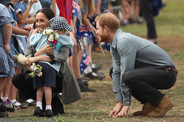 Sinh ra là em bé ngậm thìa vàng nhưng con của Meghan sẽ có cuộc sống khác biệt so với Hoàng tử George - Ảnh 3.