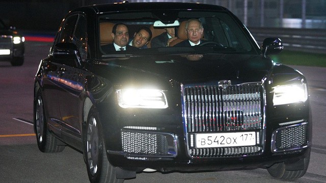 Tổng thống Putin đích thân cầm lái Rolls-Royce của nước Nga chở khách quý thăm thú đường đua F1 - Ảnh 3.
