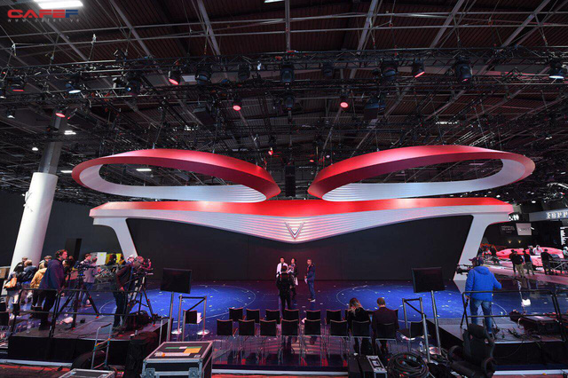 Lộ diện gian hàng và sân khấu khủng của VinFast trước thềm triển lãm Paris Motor Show 2018 - Ảnh 2.