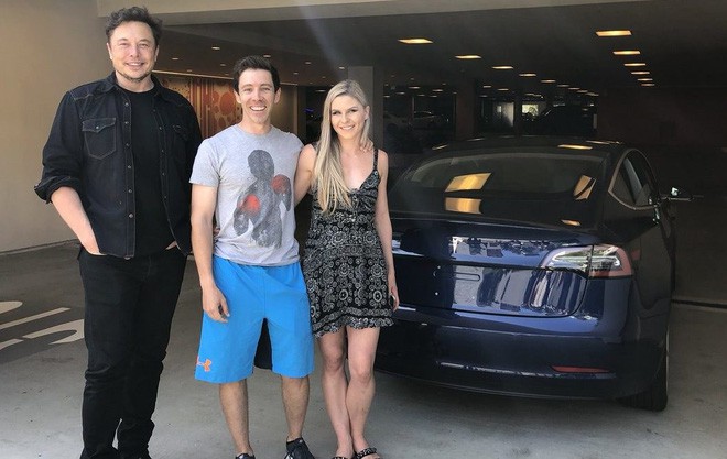 Cứ nói Elon Musk mất trí, điên rồ đi, ông vẫn là Người Sắt thực thụ: Tesla thản nhiên báo lãi 300 triệu USD - Ảnh 2. Cứ nói Elon Musk mất trí, điên rồ đi, ông vẫn là Người Sắt thực thụ: Tesla thản nhiên báo lãi 300 triệu USD - Ảnh 2.