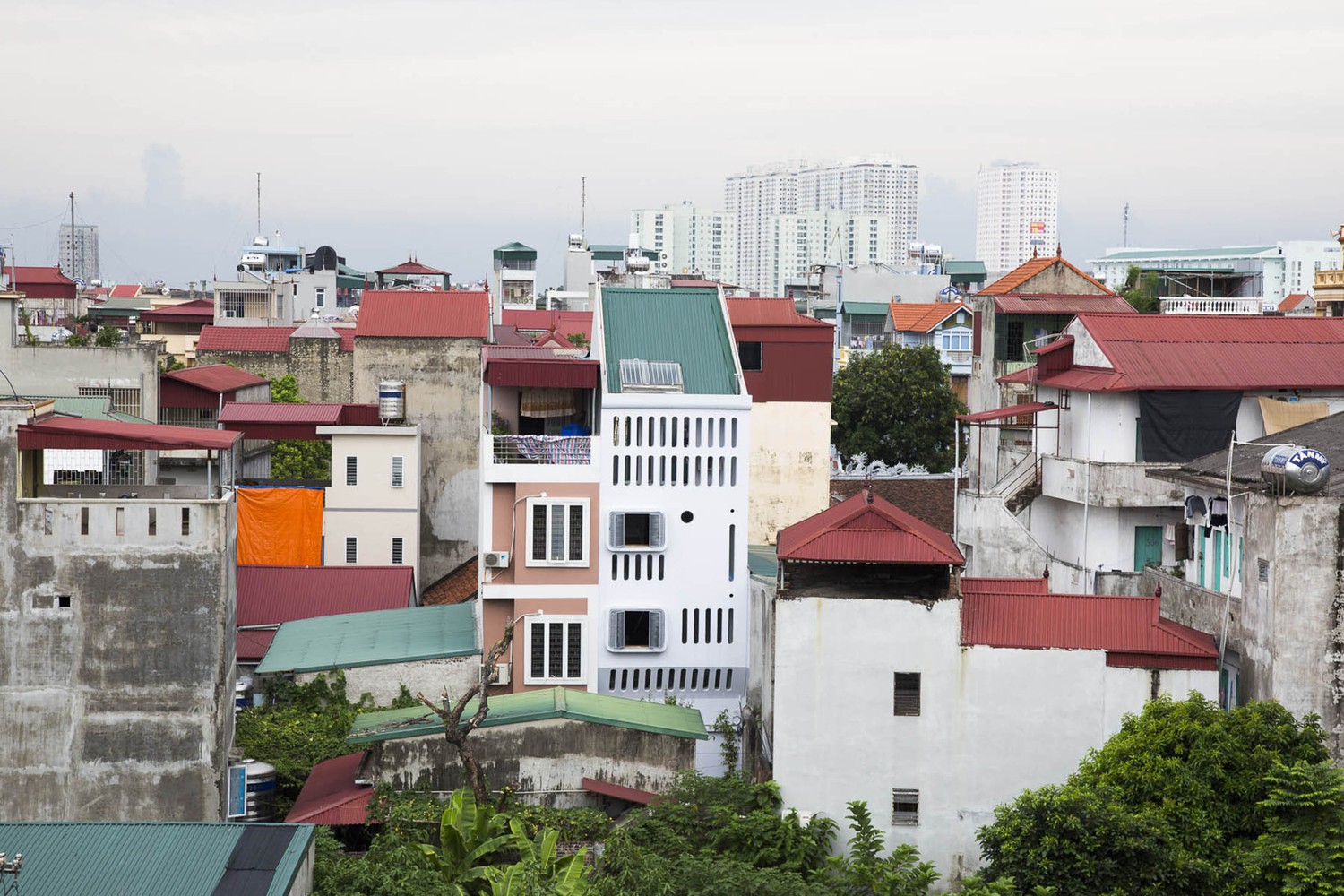 Nhà ống trong ngõ nhỏ Hà Nội đẹp mãn nhãn khi xuất hiện trên báo Tây - Ảnh 1. Nhà ống trong ngõ nhỏ Hà Nội đẹp mãn nhãn khi xuất hiện trên báo Tây - Ảnh 1.