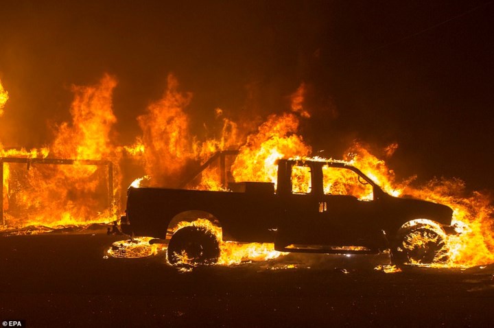 Hãi hùng cảnh cháy rừng giống “bom hạt nhân phát nổ” ở California, Mỹ - Ảnh 15. Hãi hùng cảnh cháy rừng giống “bom hạt nhân phát nổ” ở California, Mỹ - Ảnh 15.