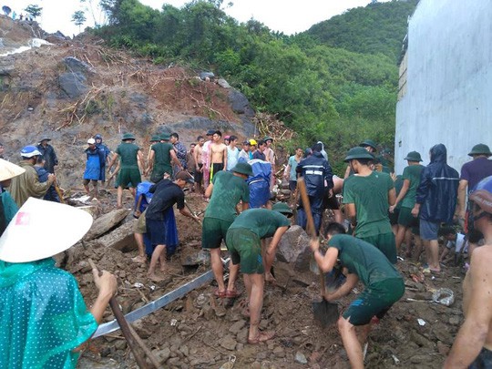 Sạt lở kinh hoàng ở Nha Trang, ít nhất 12 người thiệt mạng - Ảnh 3.