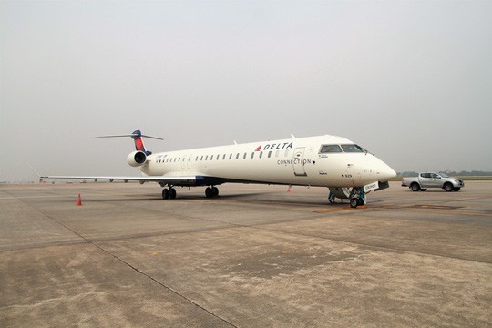 Bay thử nghiệm máy bay CRJ900 Bombardier tại Nội Bài - Ảnh 1.