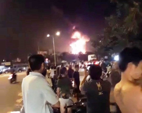 Cháy lớn cây xăng ở Nha Trang - Ảnh 2.