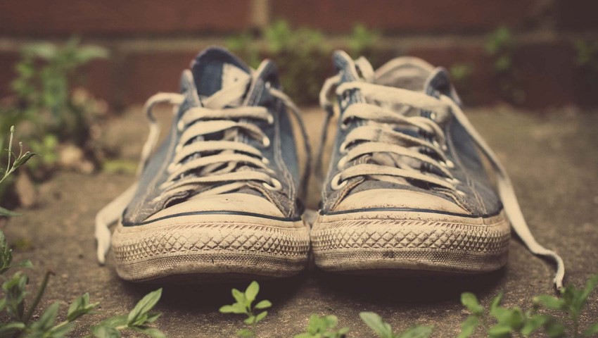 Nhất quyết không cho cậu bé mồ côi một đôi giày mới, ông chủ dạy cậu bài học quý giá để trưởng thành mà ai trong chúng ta cũng cần ghi nhớ - Ảnh 1. Nhất quyết không cho cậu bé mồ côi một đôi giày mới, ông chủ dạy cậu bài học quý giá để trưởng thành mà ai trong chúng ta cũng cần ghi nhớ - Ảnh 1.