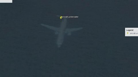 Thân nhân hành khách trên MH370 công bố tìm thấy mảnh vỡ của máy bay - Ảnh 2.