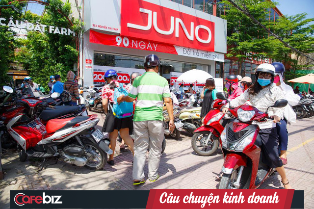 CEO chuỗi cửa hàng giày túi Juno Nguyễn Quốc Tuấn: Bản năng đàn ông sẽ có khuynh hướng yêu chiều và làm hài lòng khách hàng nữ hơn! - Ảnh 2.