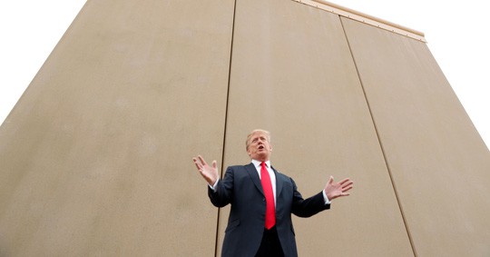 Ông Donald Trump: 5 tỉ USD xây tường biên giới hoặc đóng cửa chính phủ - Ảnh 1.