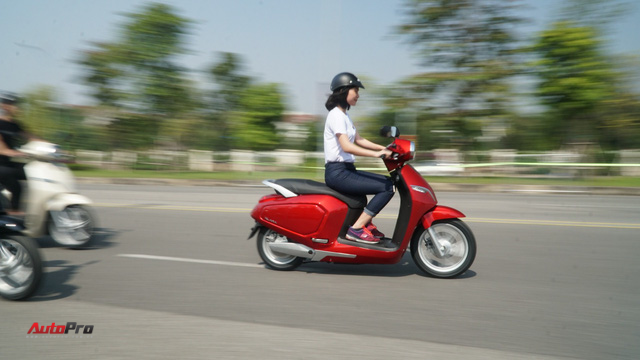 Loạt xe máy điện thông minh VinFast chạy thử tại Hà Nội ngay sau khi ra mắt - Ảnh 11.