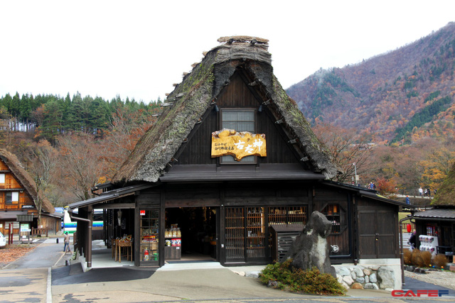 Ghé thăm Shirakawa-go, ngôi làng cổ tích phương Đông ở Nhật Bản - Ảnh 1.