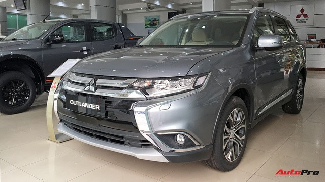 Ma trận giá xe năm 2018 tại Việt Nam: Xe tăng liên tiếp, xe giảm hơn nửa tỷ đồng - Ảnh 2. Ma trận giá xe năm 2018 tại Việt Nam: Xe tăng liên tiếp, xe giảm hơn nửa tỷ đồng - Ảnh 2.