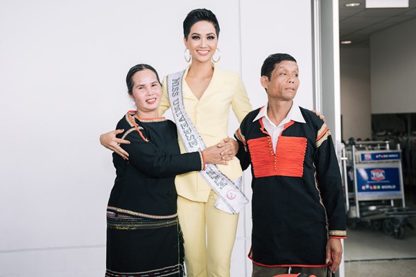 Ngã ngửa trước phản ứng của bố mẹ HHen Niê khi chứng kiến con gái lọt Top 5 Miss Universe 2018 - Ảnh 3.