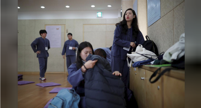 Cuộc sống quá căng thẳng, người trẻ Hàn Quốc sẵn sàng chi 90 USD để được... vào tù ở 1 ngày - Ảnh 4.