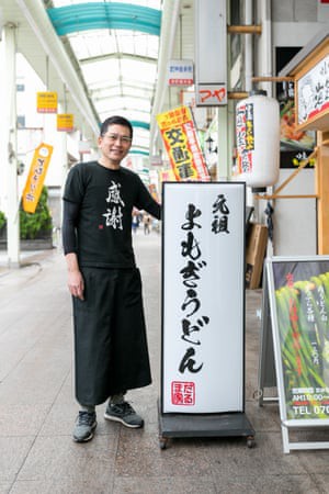 Chuyện đi lên từ số âm của một trùm xã hội đen Nhật Bản hoàn lương trở thành ông chủ quán mì udon - Ảnh 1.